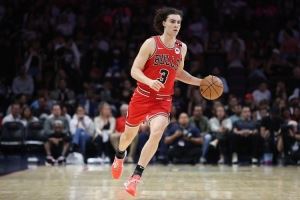 吉迪和三球之间选谁建队？阿里纳斯：吉迪 他和谁都能共存